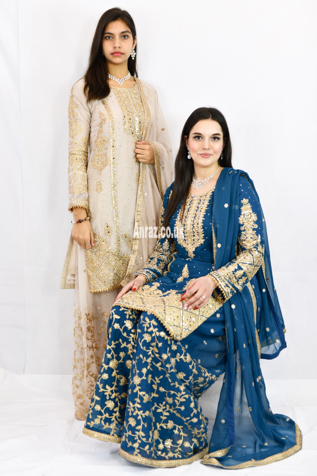showing-plazzo-lehnga-suit-two-colours