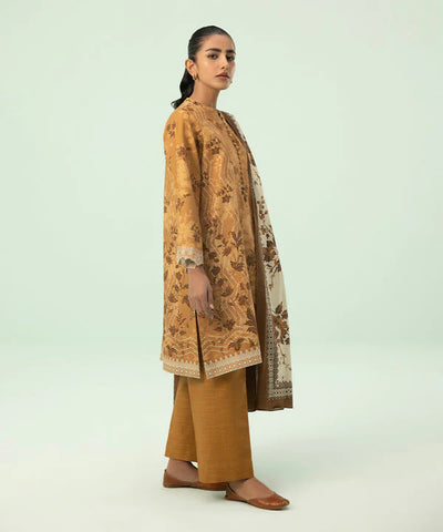 Sapphire-khaddar-suit-unstitched