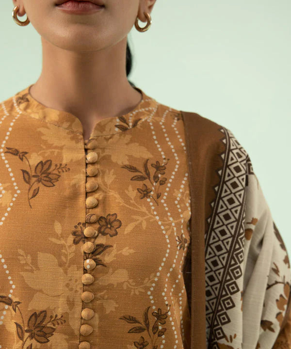 Sapphire-khaddar-suit-unstitched