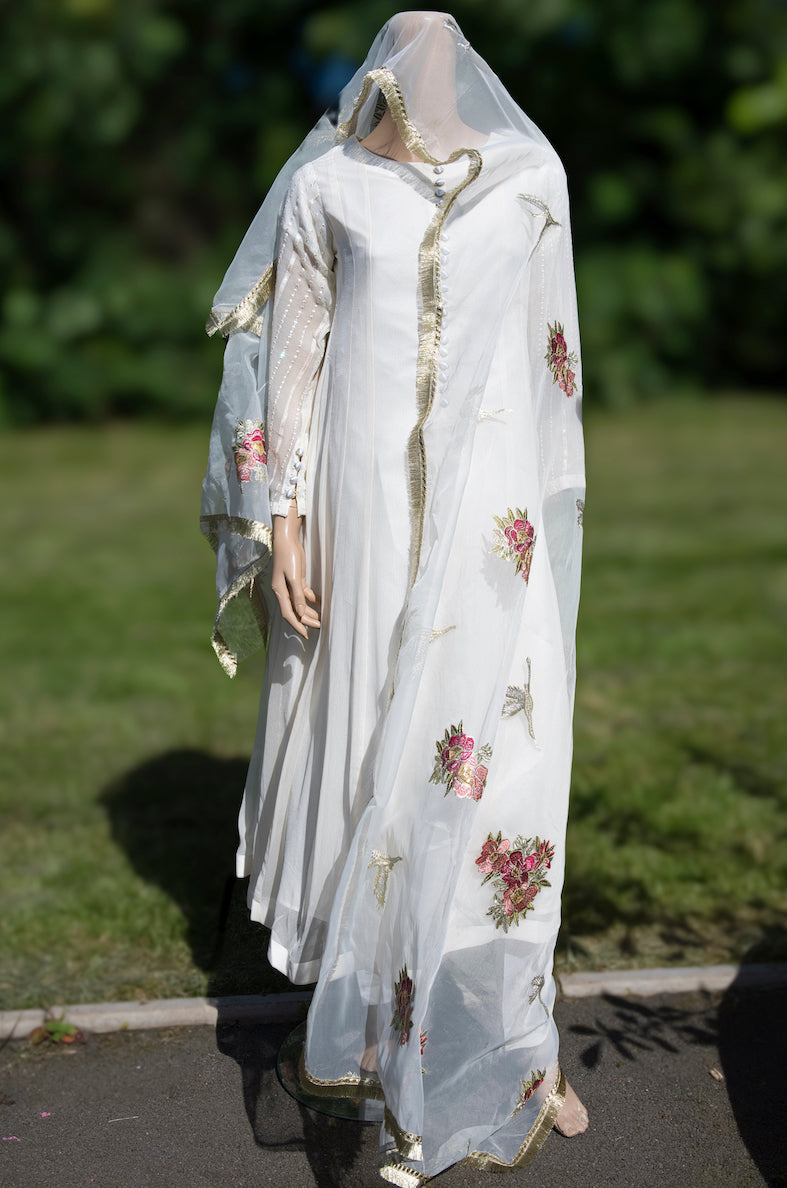 off-white-dress-image-eid-collection-2024